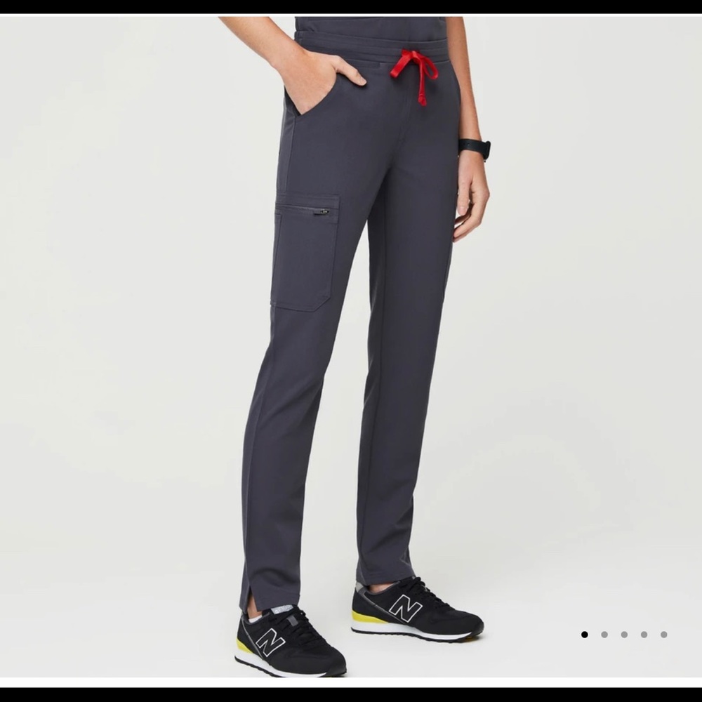Like new figs charcoal yola skinny scrub pant